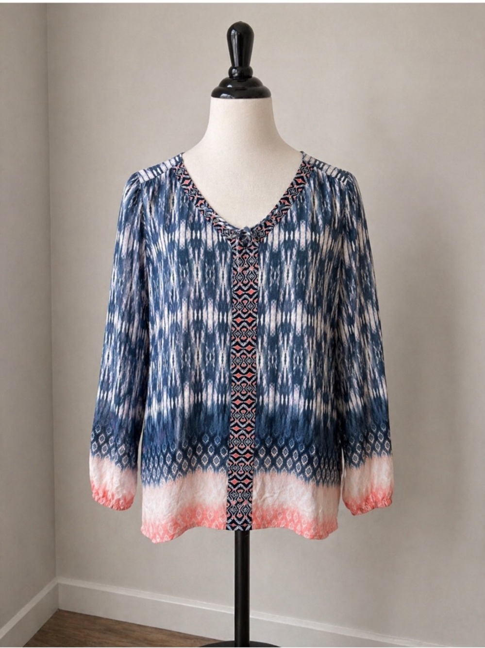 Vintage America Blue Ikat V-Neck Tunic with Coral Trim 100% Viscose Size L